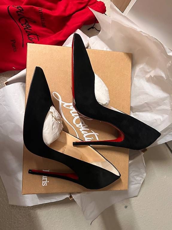 Scarpe da donna: Louboutin black suede pumps  – Usato da Ittigen venduto da san_9pr8 3