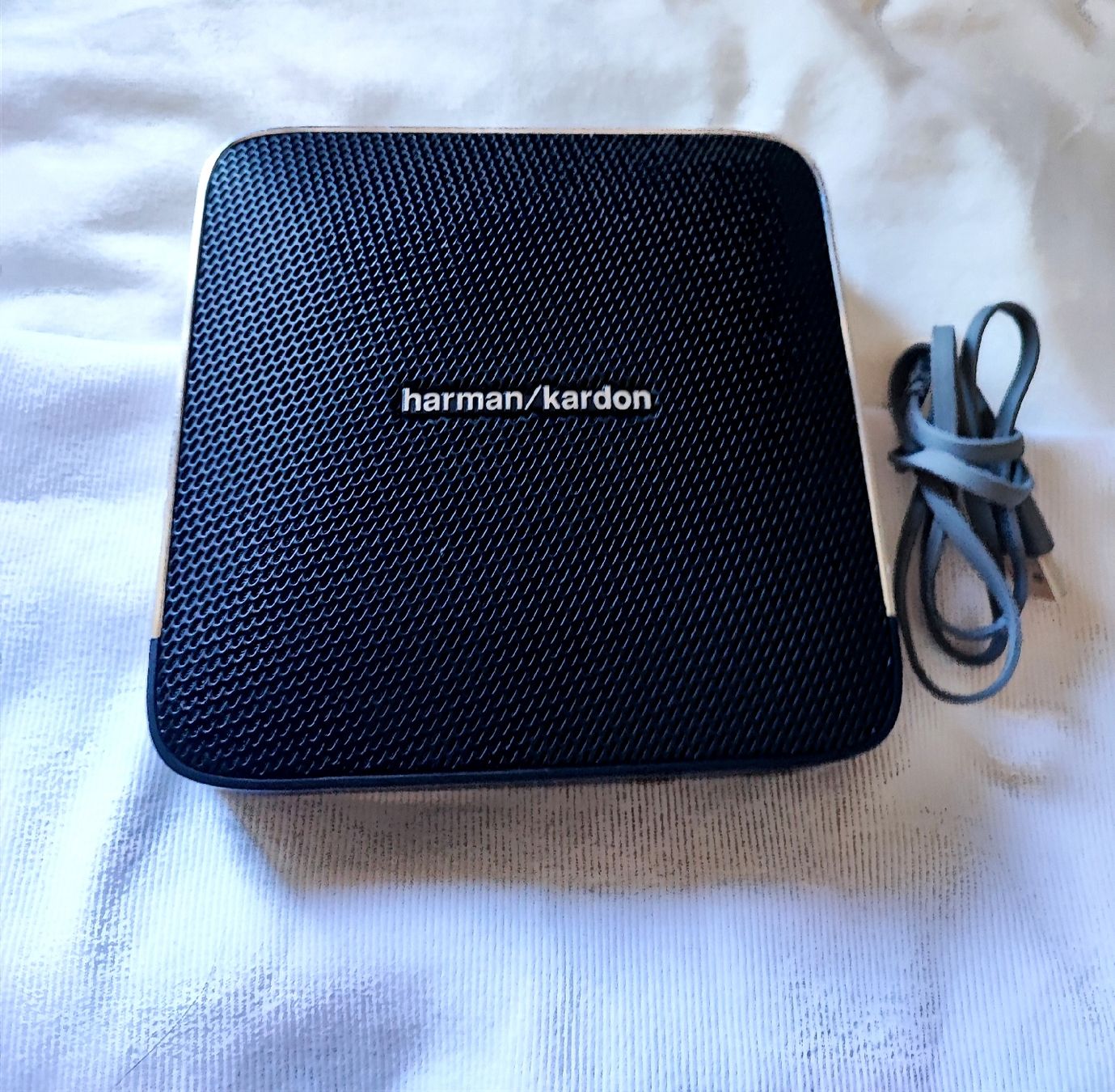 Harman-Kardon Casse acustiche: Harman Kardon Esquire tragbarer Bluetooth-Lautsprecher  – Usato da Zollikofen venduto da zar_j67f 5