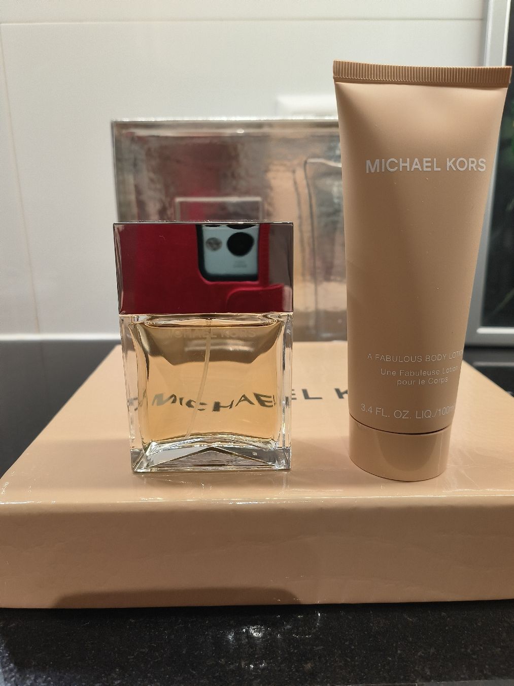 Michael Kors Parfum & Eau de Toilette: Set Michael Michael Kors Parfum 50ml Body lotion 100ml – Neu (gemäss Beschreibung) aus Carouge GE von pro_8k9d 1