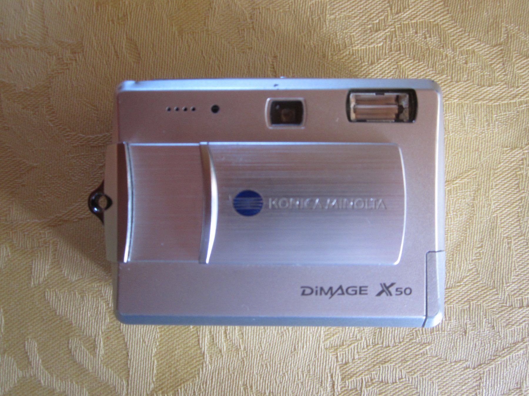 Konica Fotocamera: Kamera Digital Konica Minolta Dimage X50 – Usato da Binningen venduto da fel_8mgn