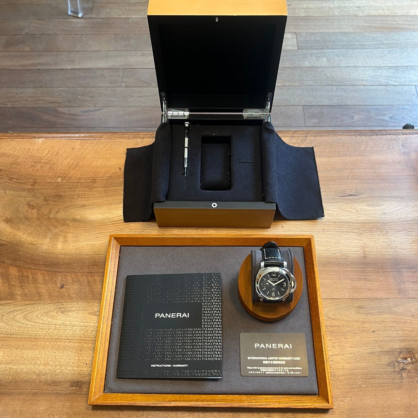Panerai Montres: Panerai Luminor Base Black Dial Full Set PAM01084 – D'occasion à Carouge GE par Watchaser 9