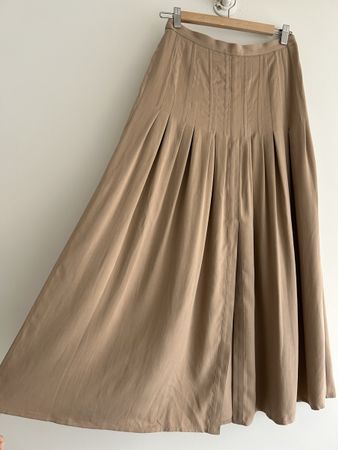 Beautiful fluid skirt Akris Punto 34