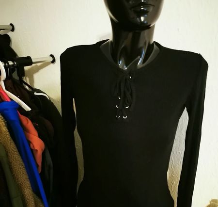 Schwarzes Langarm-Shirt mit Schnürung Gr. M/L