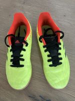 Hallenturnschuhe