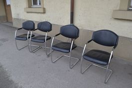 4 gleiche Stühle Marke Giroflex 16 Freischwinger Schwarz