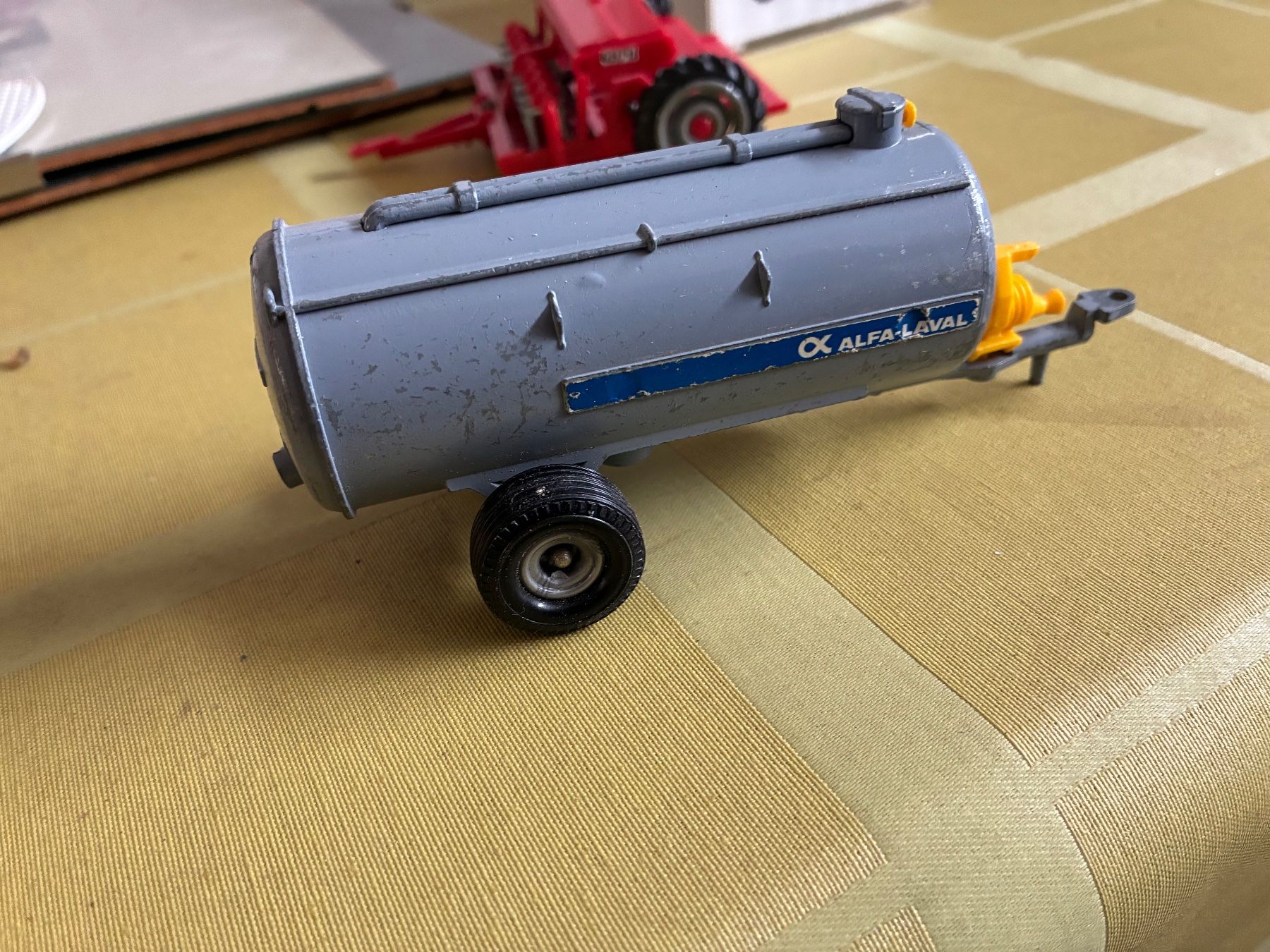 Britains Kit di modellismo & Modellini statici: Britains Güllenfass – Usato da Thayngen venduto da stammsani