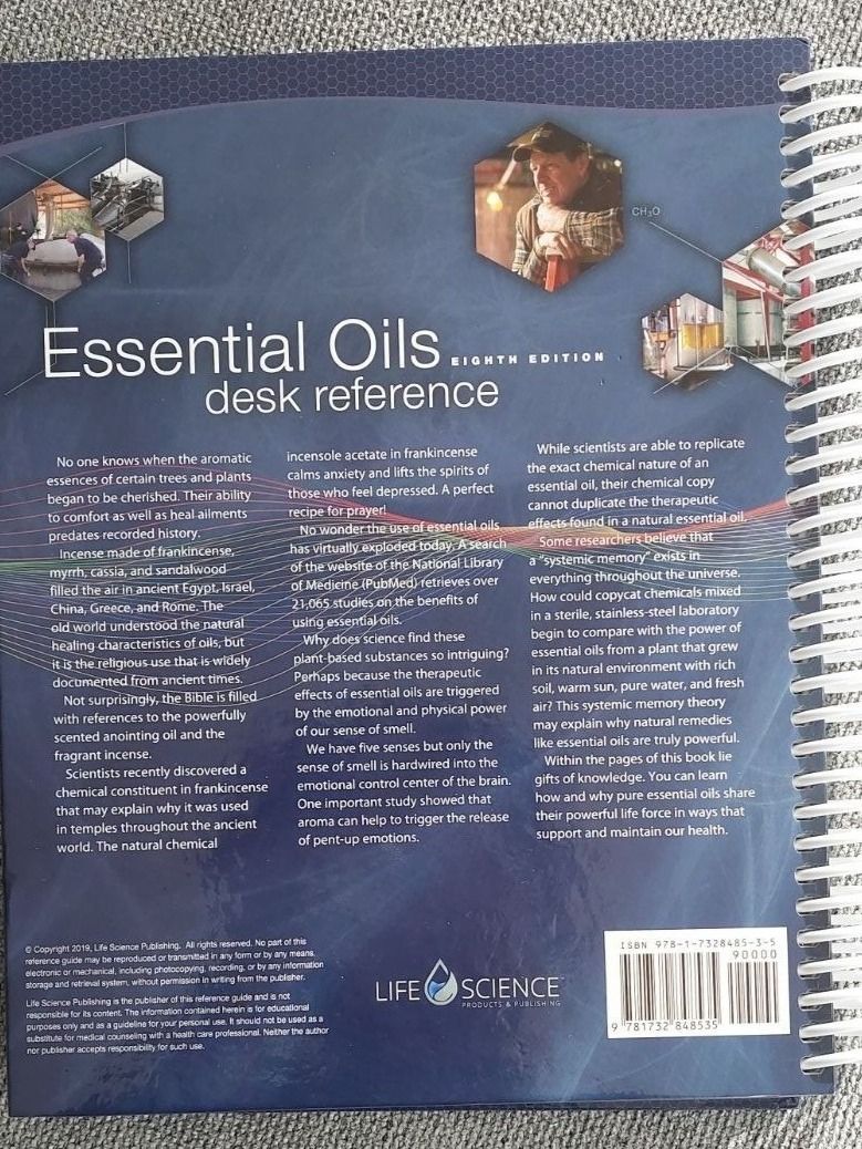 Libri: Buch ätherische Öle – Young Living Reference 2019 – Nuovo (secondo la descrizione) da St. Gallen venduto da Ammora 2