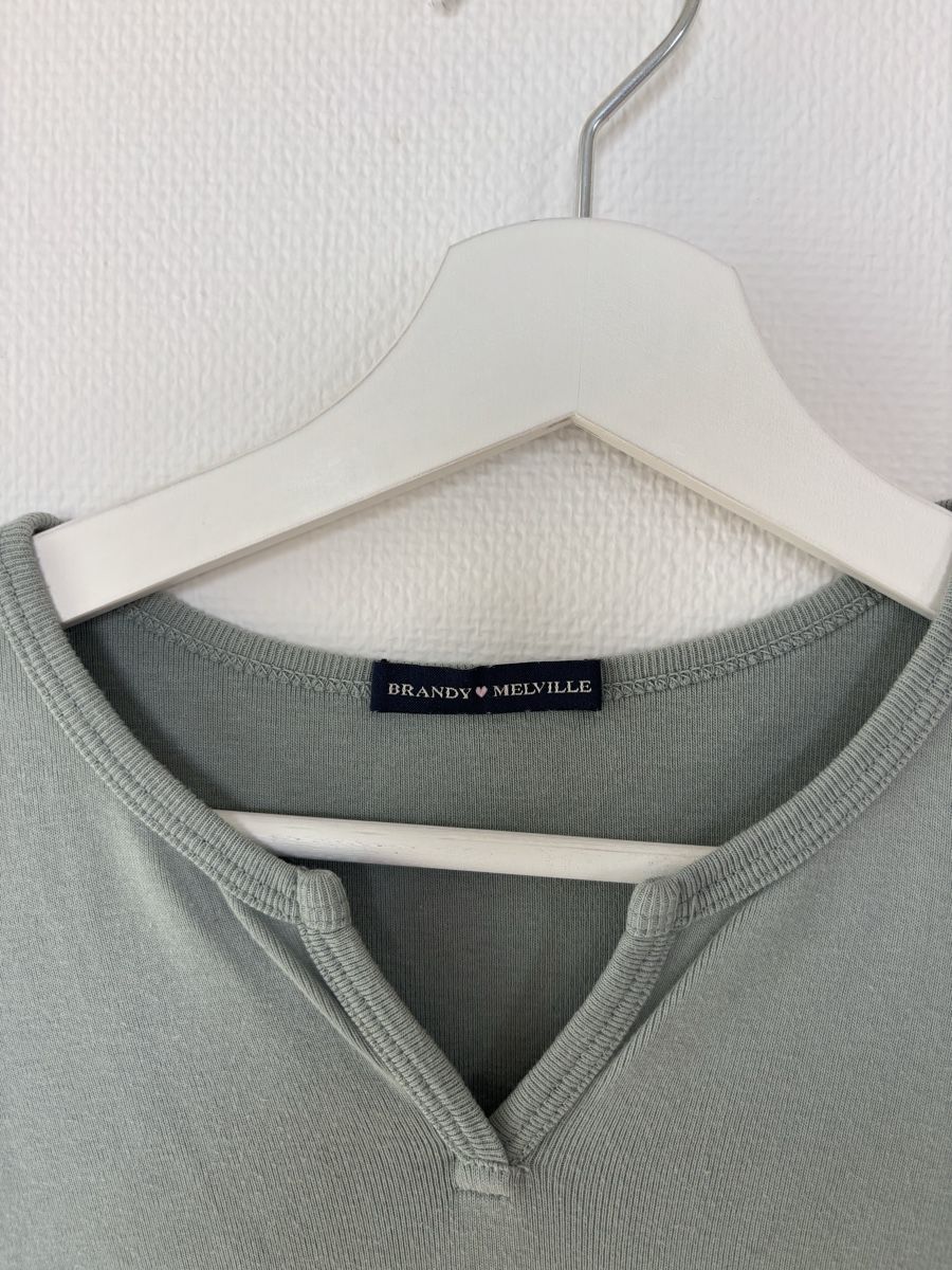 Brandy Melville T-Shirts: T-Shirt von Brandy Melville – Neu (gemäss Beschreibung) aus Müllheim Dorf von Lavwy 1