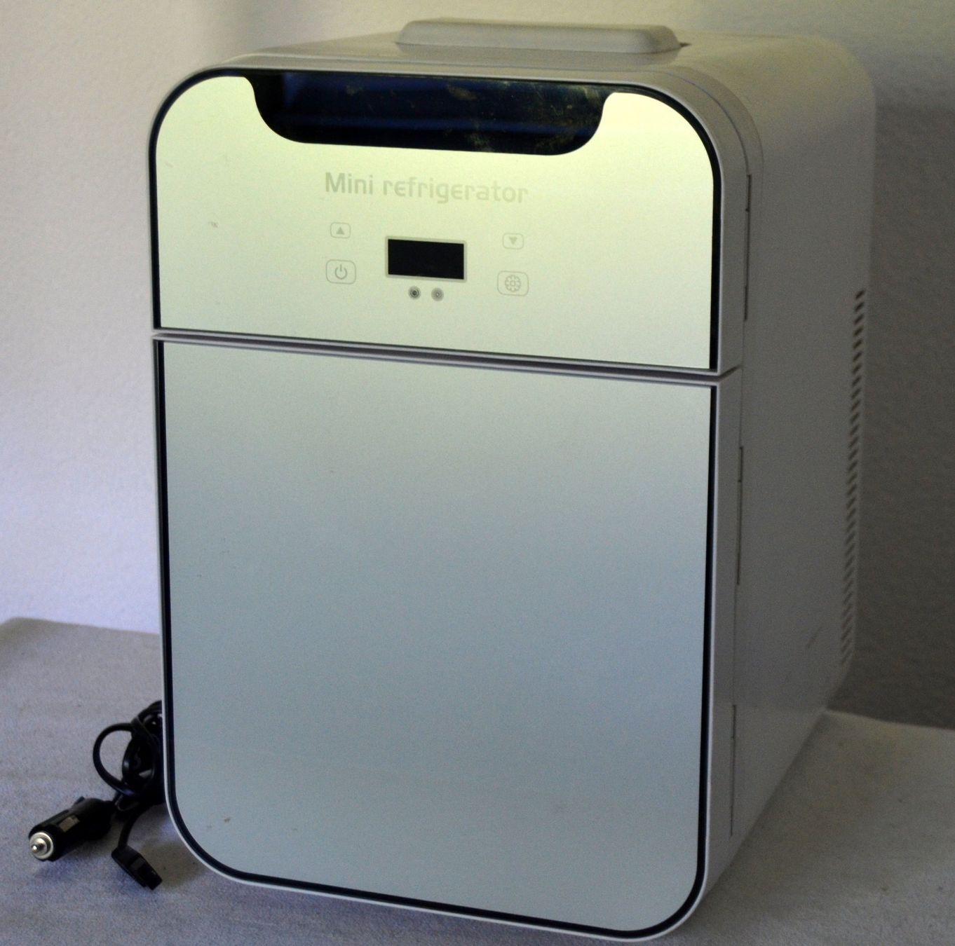 Frigoriferi: Mini Kühlschrank / frigo 12V 20L – Usato da Collonges venduto da arashee