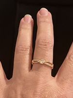 Très Jolie bague 55 sertie pierres zircon  neuve