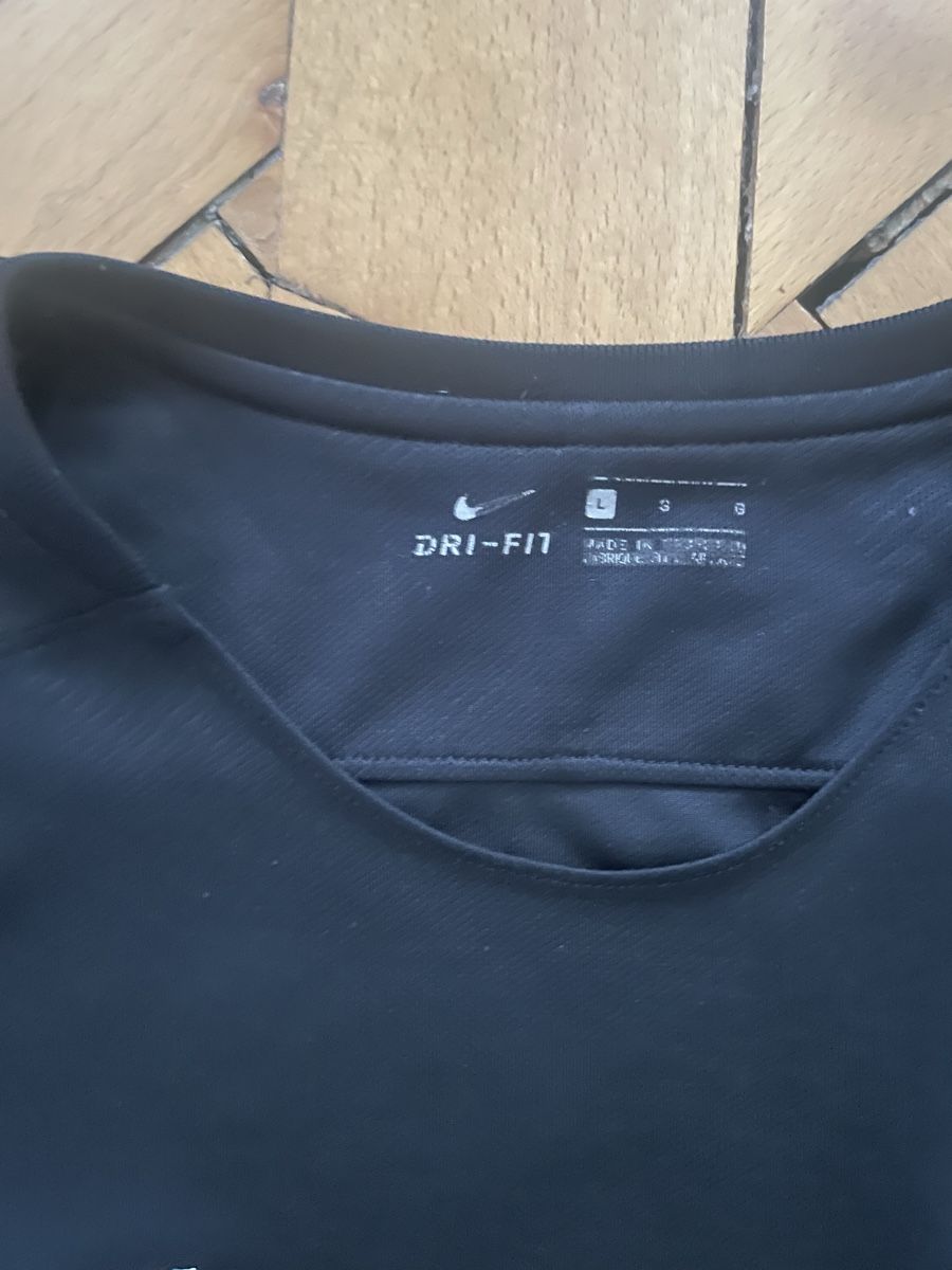 Nike Canottiere & Pantaloni: PSG Trikot (L) – Usato da Luzern venduto da Mallku 1