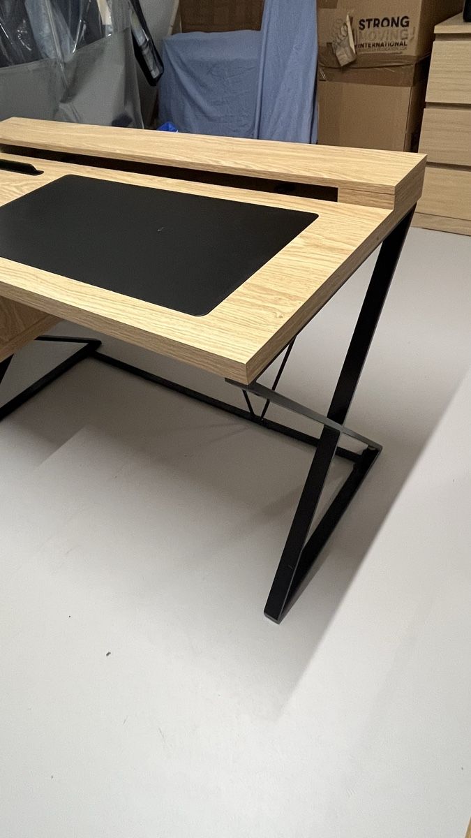 Bureaux: Desk / Schreibtisch - Eiche Farbe - Kabelmanagement – D'occasion à Zürich par jap_8kkn 1