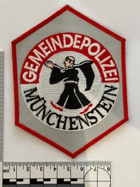 Placchette & Badge: 1 Polizei Abzeichen Gemeindepolizei Münchenstein/BL – Nuovo (secondo la descrizione) da Zürich venduto da Policepatch