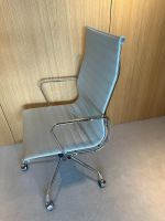 Original Vitra Eames Aluminium Chair EA119 | Leder Hellgrau