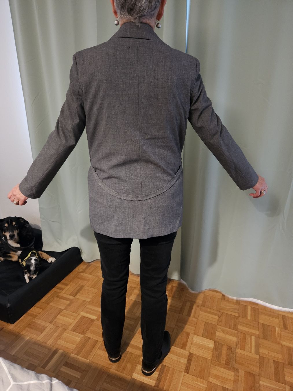 Giacche: Grauer Blazer mit Bindegürtel Gr.40 I am – Usato da Münchenstein venduto da Sweetsummer88 1