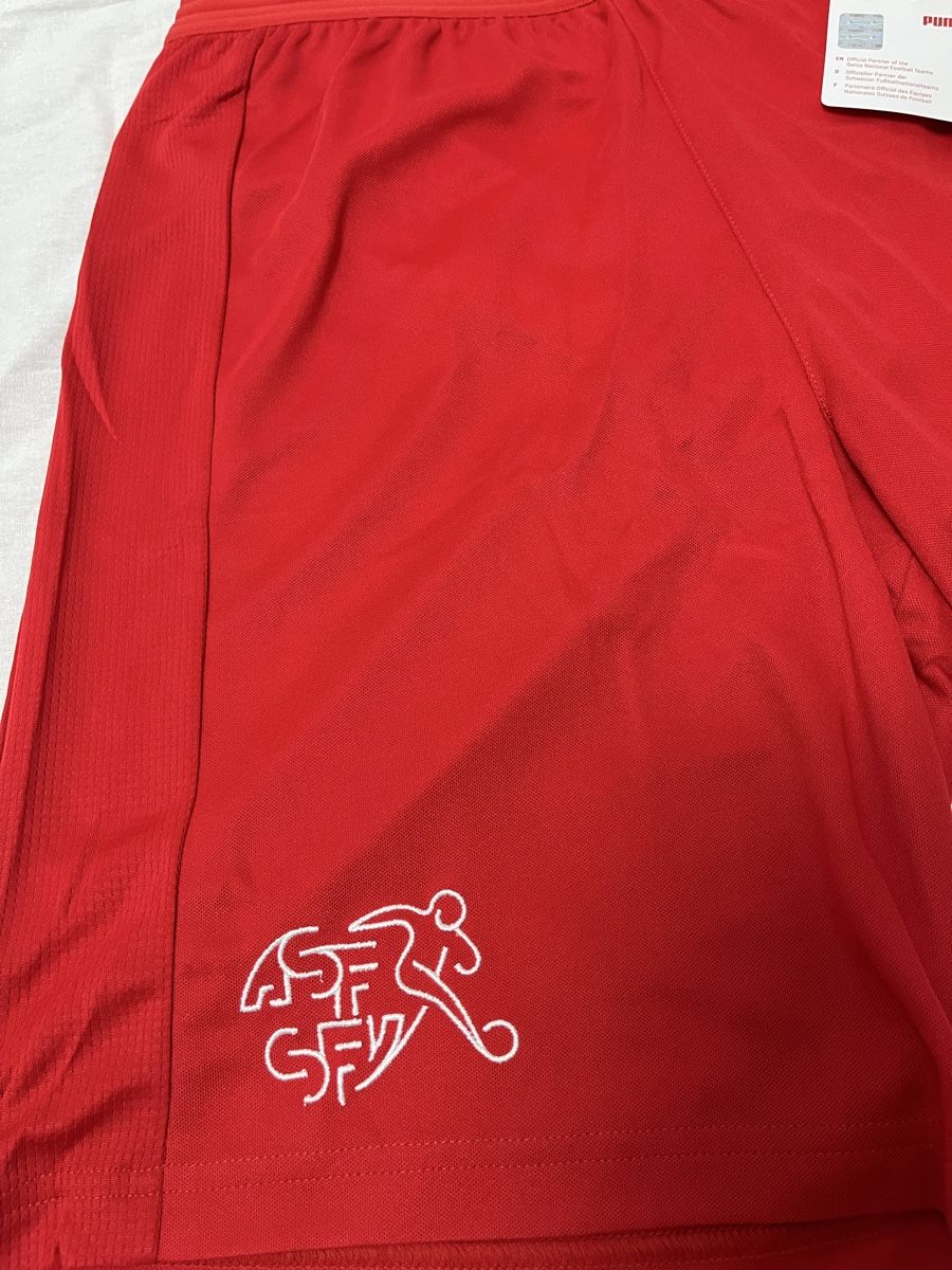Puma Pantaloni: Short Puma Suisse  Neuf – Nuovo e nell'imballaggio originale da Les Avanchets venduto da lunedeneige.shop 1