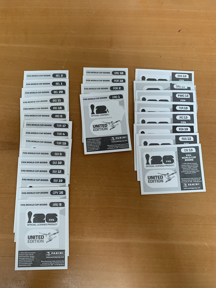 Panini Sammelbilder & Trading cards: 250 FIFA Paninis – Gebraucht aus Flüelen von raq.ribeiro