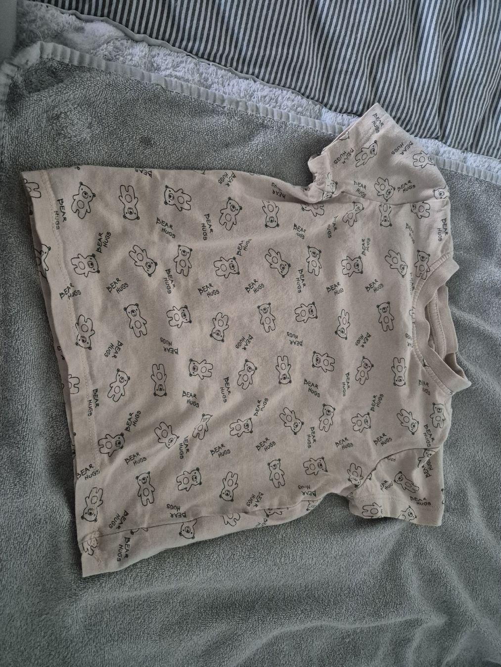 Chemises, Tops & T-shirts: Shirt Grösse 86/92 – D'occasion à Leuggern par MonaM90