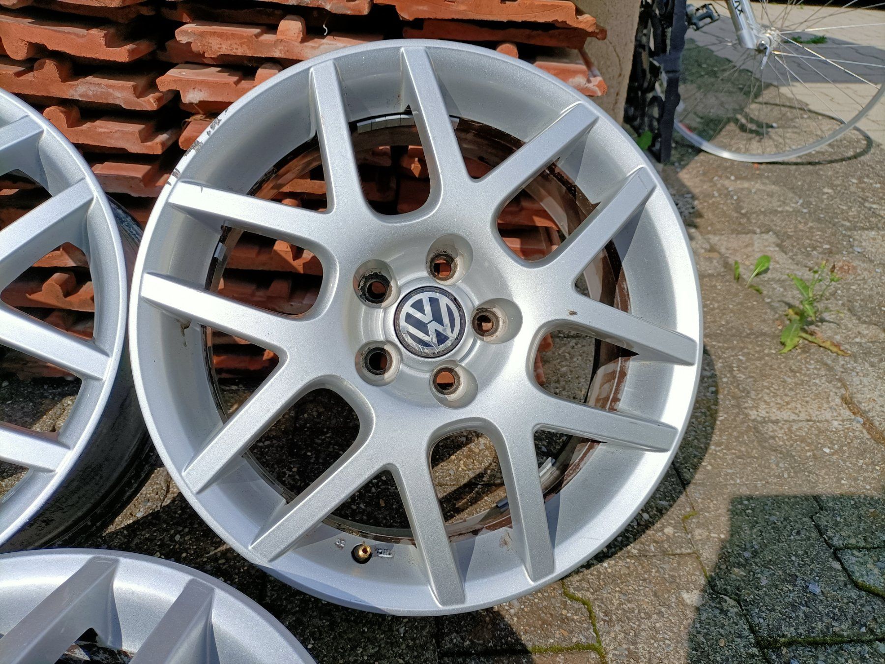 Volkswagen Felgen: Alufelgen VW Golf 4  6.5J x 16 " – Gebraucht aus Wald ZH von  4