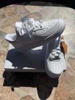 Baskets Nike Air Force 1 blanches neuves Taille 42