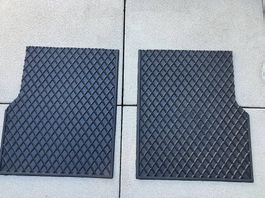 Set de deux tapis de sol en caoutchouc NEUFS - universels