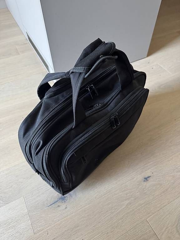 Koffer & Taschen: Laptoptasche auf Rollen / Business-Trolley – Gebraucht aus Kloten von Mircooooo 2