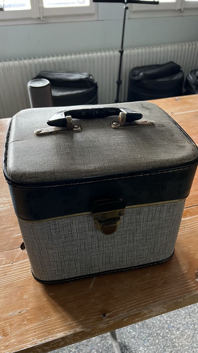 Eumig Videocamere: Eumig Kamera mit Box – Usato da Ringgenberg BE venduto da kat_n5w8 2