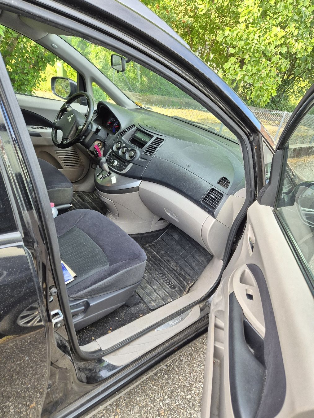 Mitsubishi Autos: Mitsubishi Grandis Automat  – Gebraucht aus grenchen von Pooth01 7