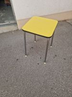 Gelbes Taburettli aus den 60iger Jahren, 50cm hoch, 30x30 cm