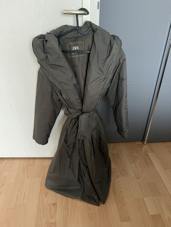Wattierter, leichter Mantel von Zara