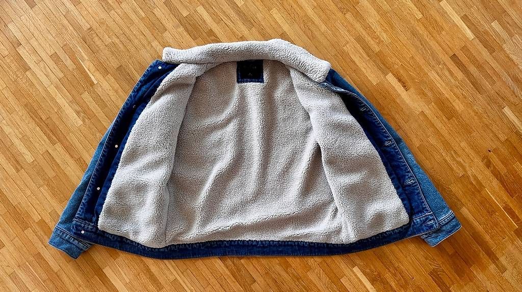 Giacche: Jeansjacke mit Fell, Gr. L – Usato da Luzern venduto da ba.th 2