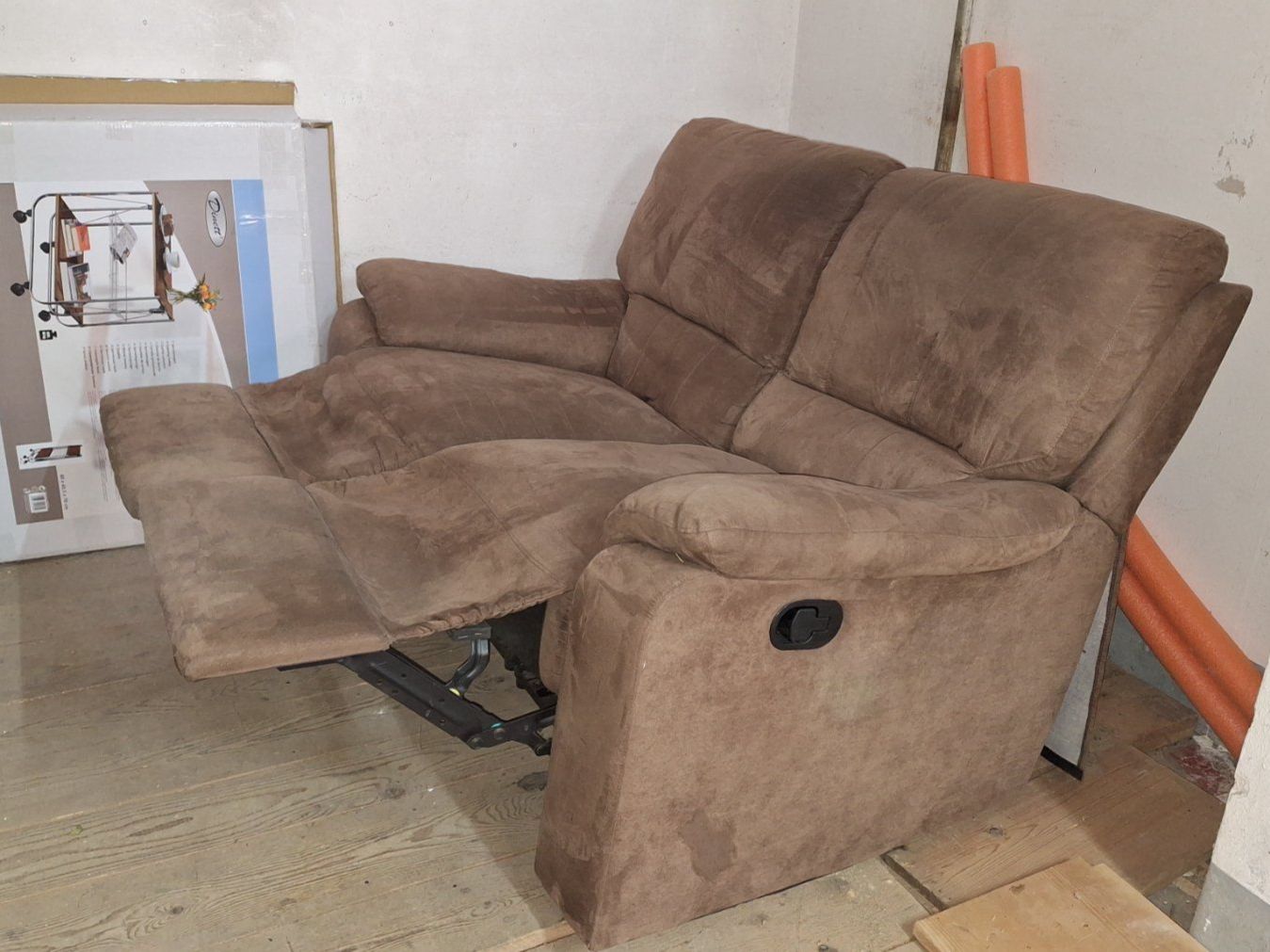 Sofas: 2er Relax Sofa, mechanisch verstellbar , braun Microfaser – Gebraucht aus Arlesheim von shopradl
