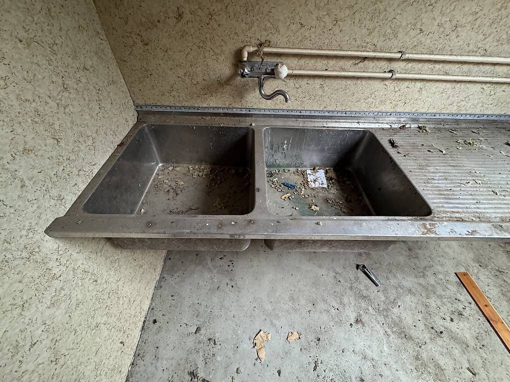 Spülbecken & Waschbecken: Grosse Chromstahl-Spüle – Gebraucht aus Münchwilen AG von me2work 1