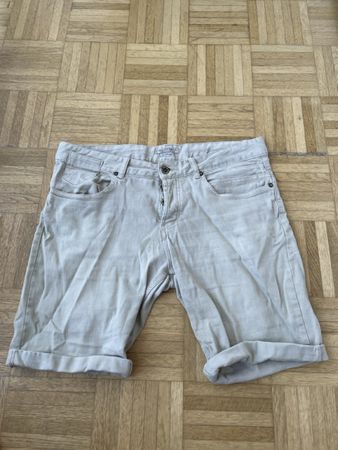 Sommer-Look: Herren Stoffshorts, hellbeige, Grösse 34