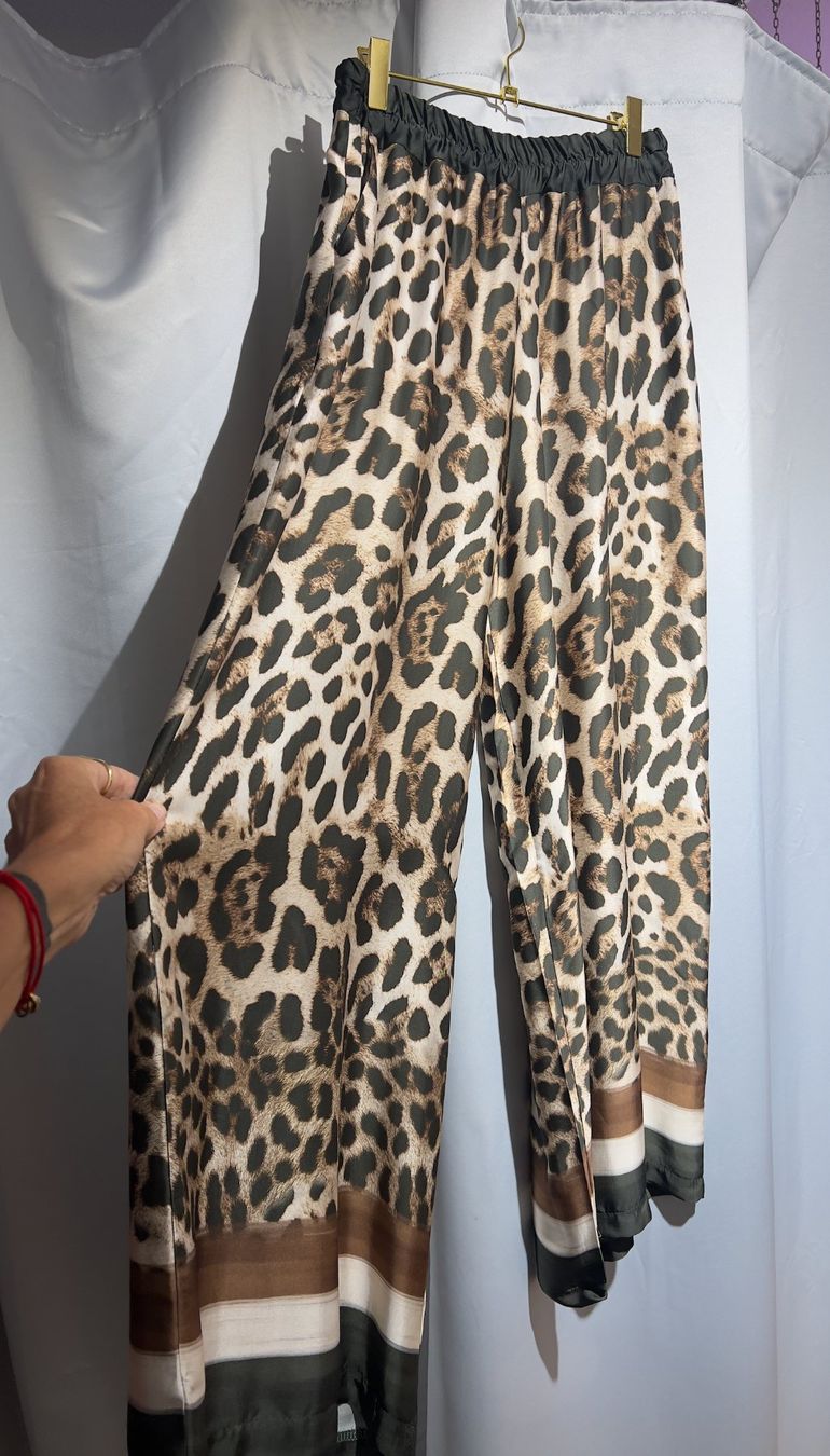 Pantaloni: Lässige weite Leohose oder Ensemble – Nuovo e nell'imballaggio originale da Zürich venduto da Naebeli 4