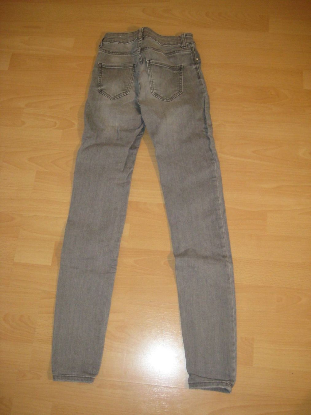 Pantalons: graue Skinny-Jeans, stretch, Gr. 25 – D'occasion à Greifensee par Janali01 1