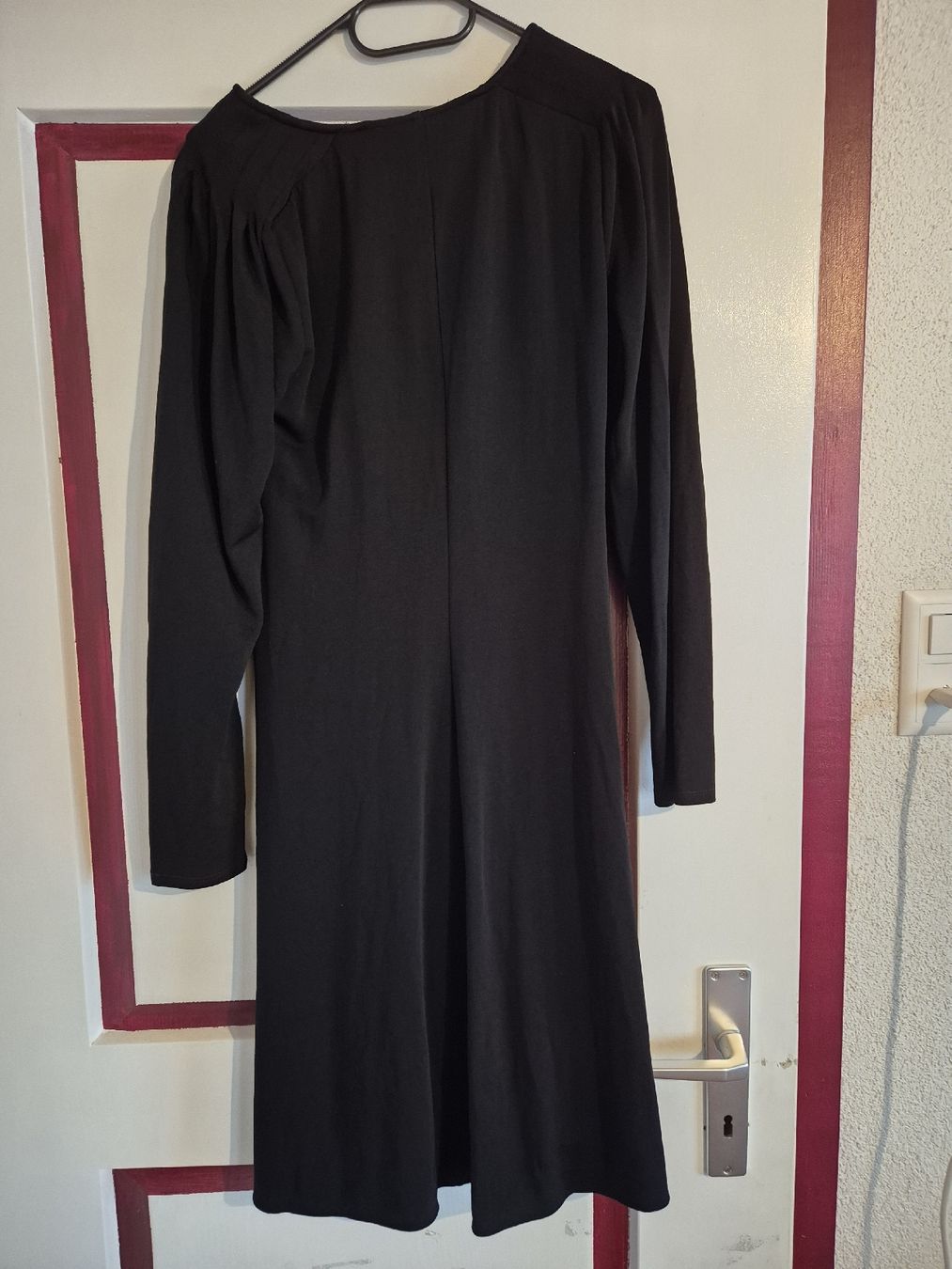 Kleider: Elegantes, schwarzes Kleid, Grösse 40/42 – Gebraucht aus Balterswil von bischoftanja 2