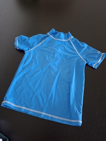 Badeshirt UVP blau kurzarm Grösse 110 