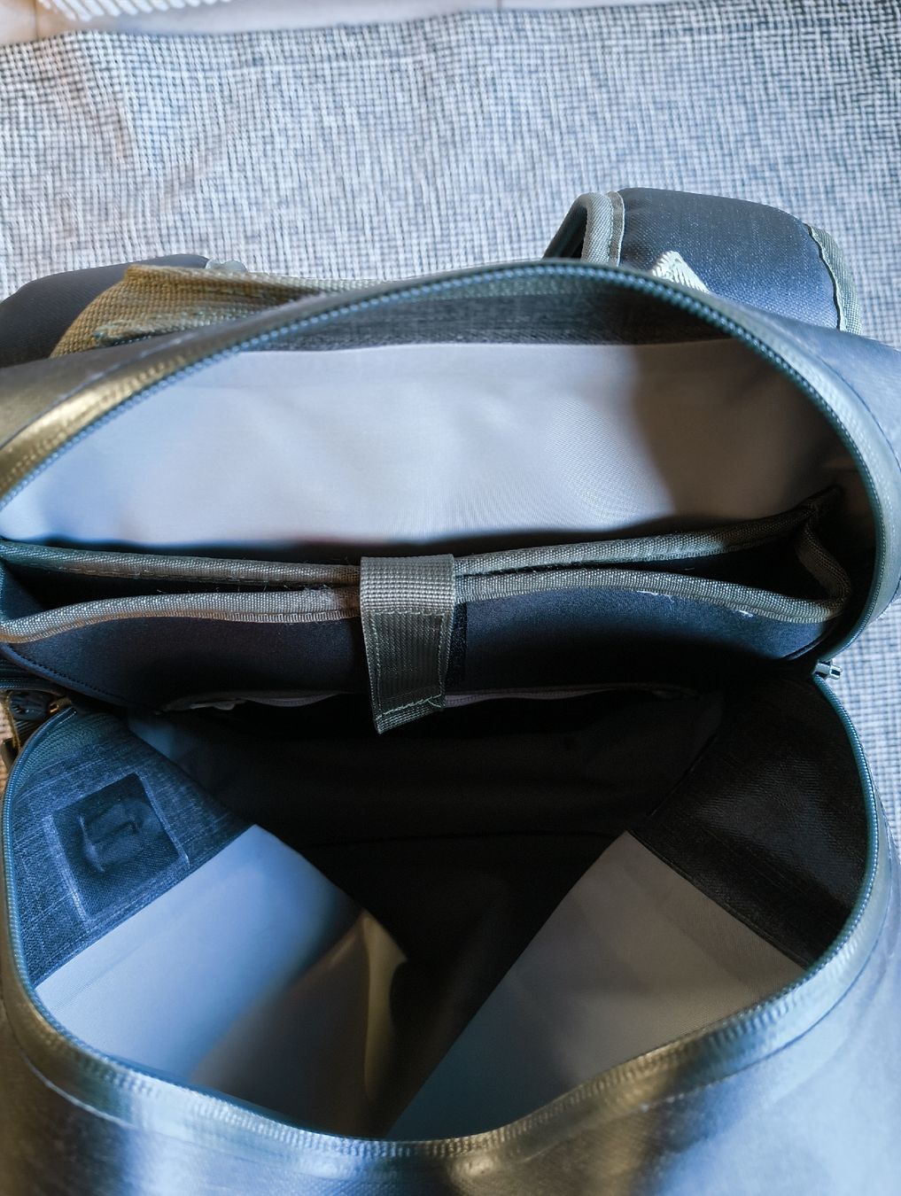 Exped Zaini: Exped Cascade 30 Rucksack wasserdicht – Usato da Luzern venduto da phi_w8tg 3