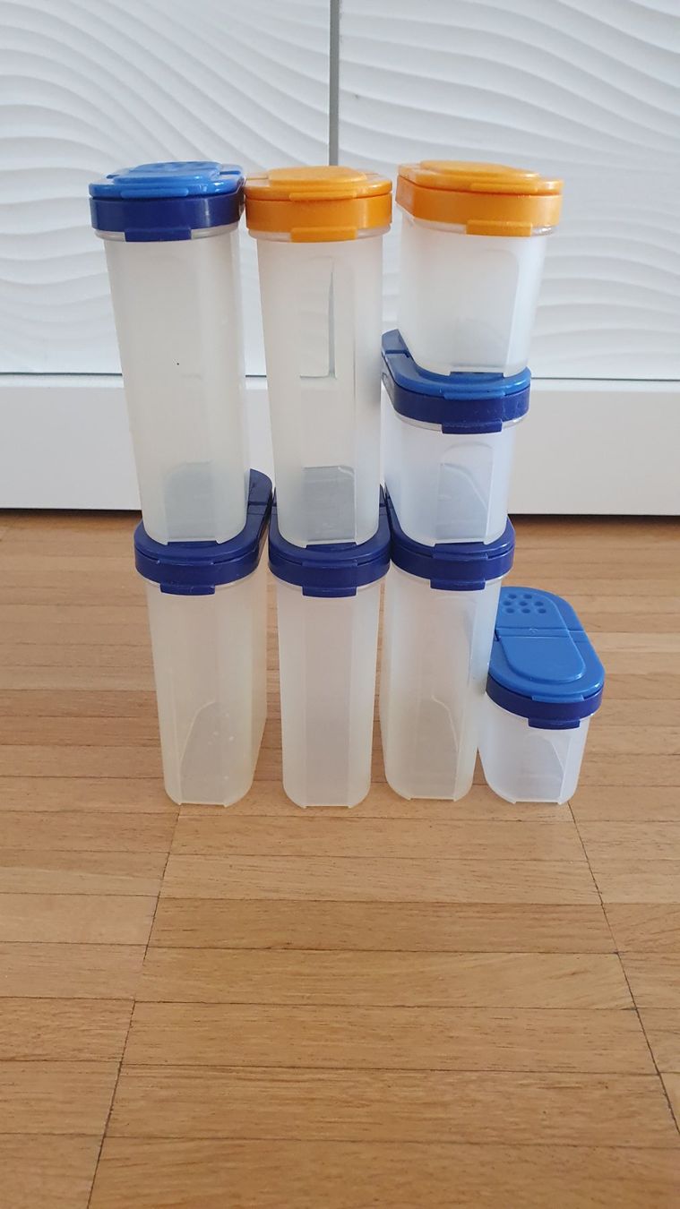 Tupperware Contenitori & Simili: Tupperware Gewürzbehälter 8 er Set ,Top! – Usato da Laufenburg venduto da megane1959 1