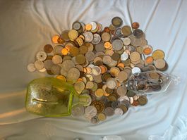 Grosse Sammlung Weltmünzen mit zwei Sparschweinen