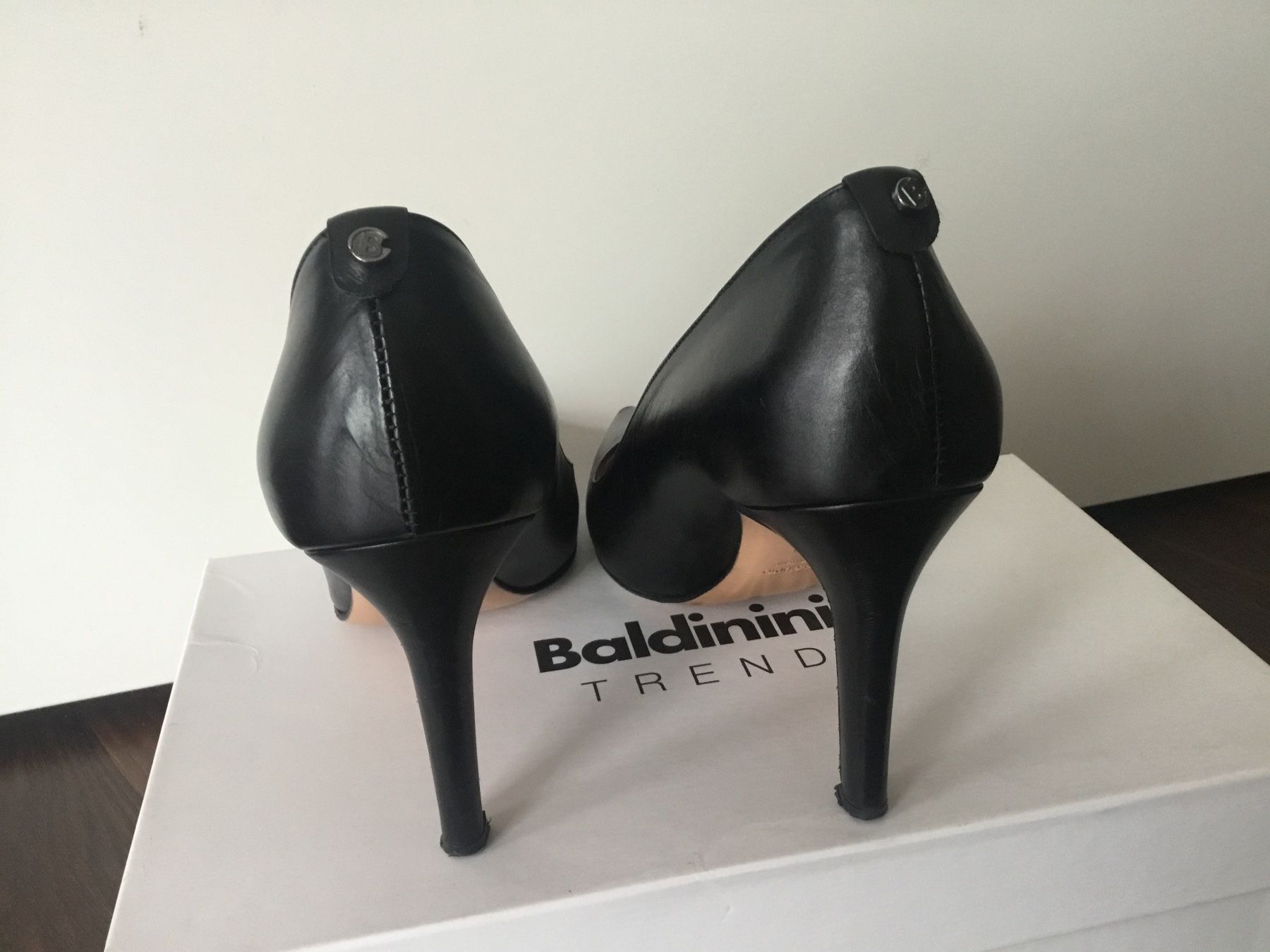 Baldinini Scarpe da donna: Baldinini pointed-toe leather pumps 39 – Usato da Basel venduto da 18Inspiration 4