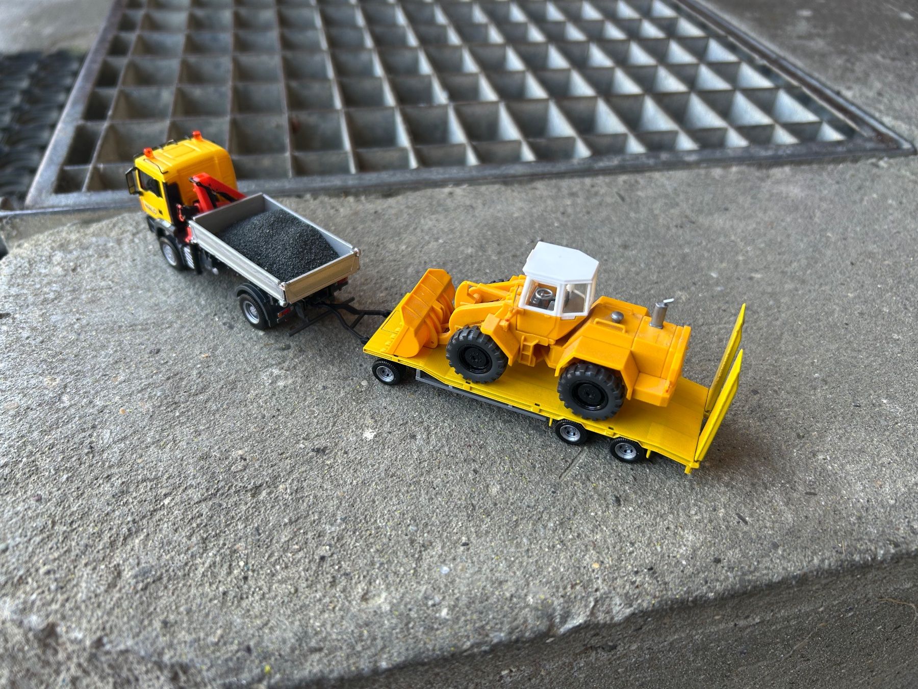 Herpa Modellini d'auto: MAN Kranwagen mit Anhänger – Nuovo (secondo la descrizione) da Meienried venduto da janosch7 3