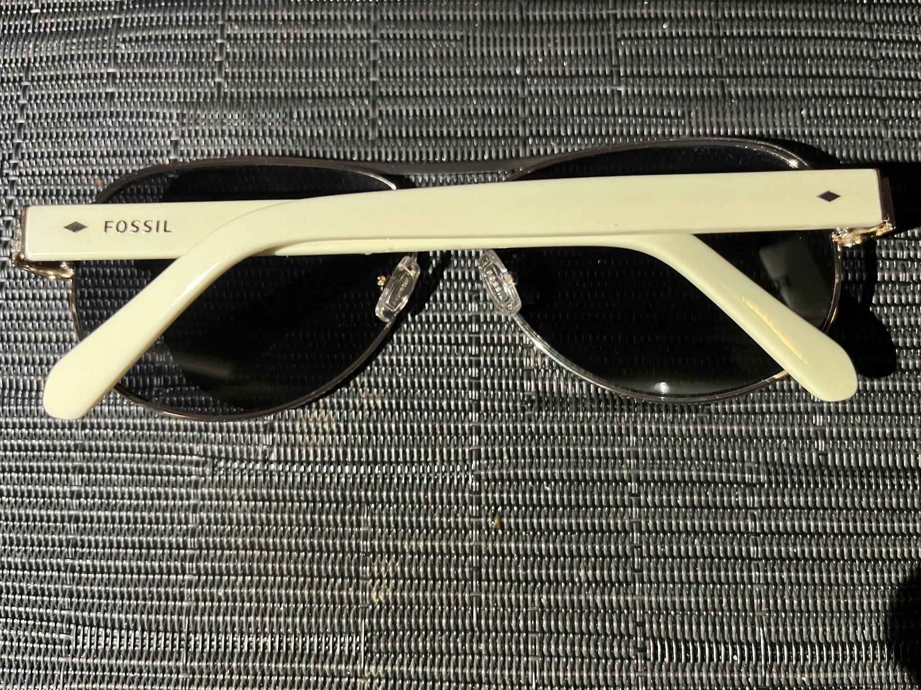 Brillen & Gläser: Fossil Sonnenbrille Unisex Weiss – Gebraucht aus Zürich von becca0041 1