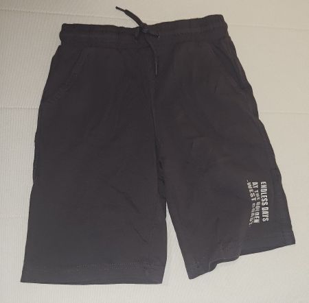 Schwarze, kurze Sommerhose, Grösse 116