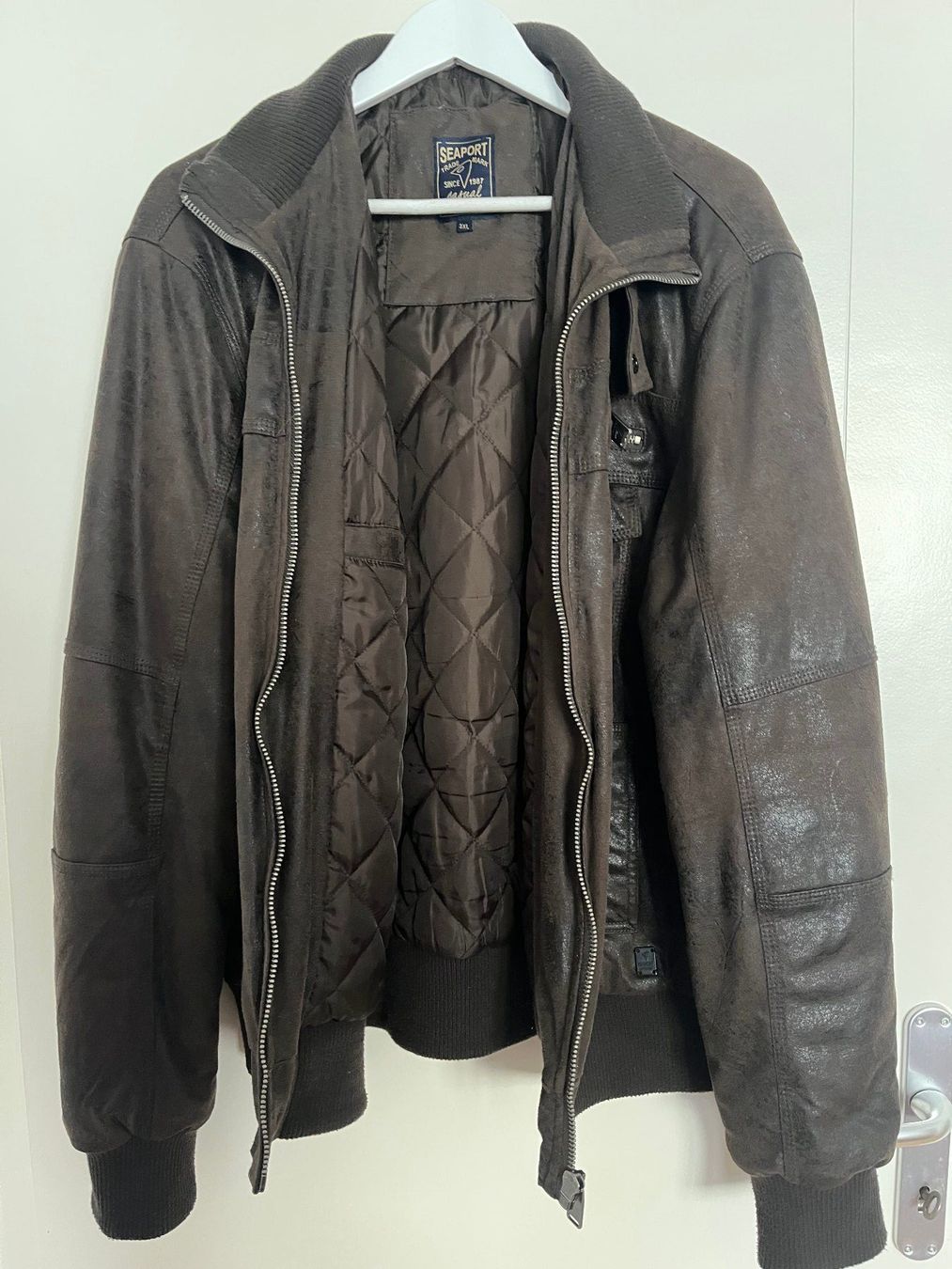 Jacken: Jacke – Gebraucht aus Arbon von phi_q5dc 1