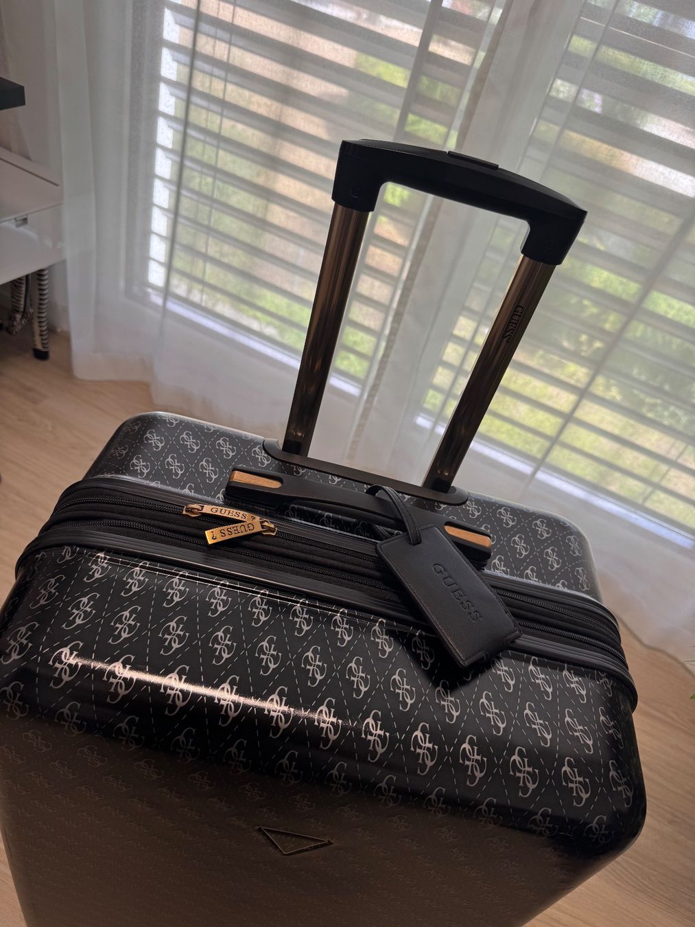 Valigie: Guess Reisekoffer schwarz – Usato da Maisprach venduto da jokoundklaas 4
