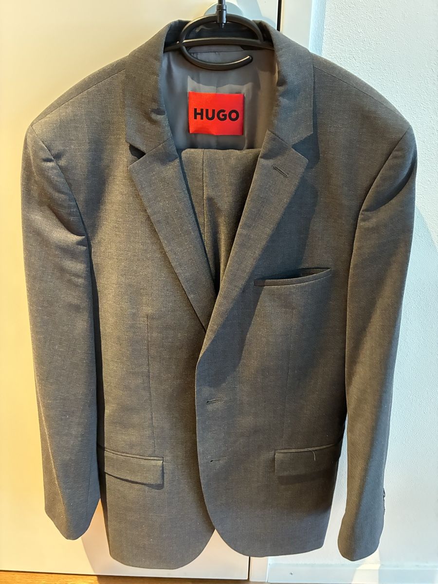 Hugo Boss Costumes: Hugo Anzug Herren Grau – D'occasion à Wangen SZ par el_paso08