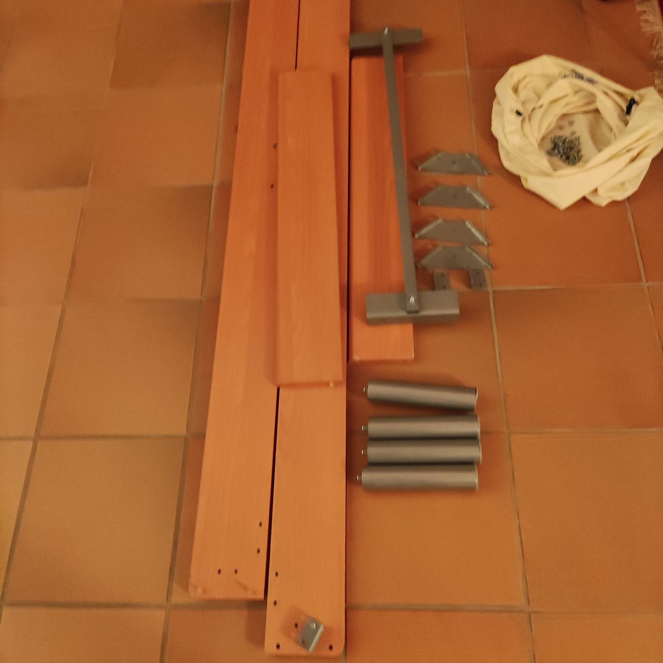 Betten: Bettgestell / Bettrahmen, Holz – Gebraucht aus Solothurn von Csw1