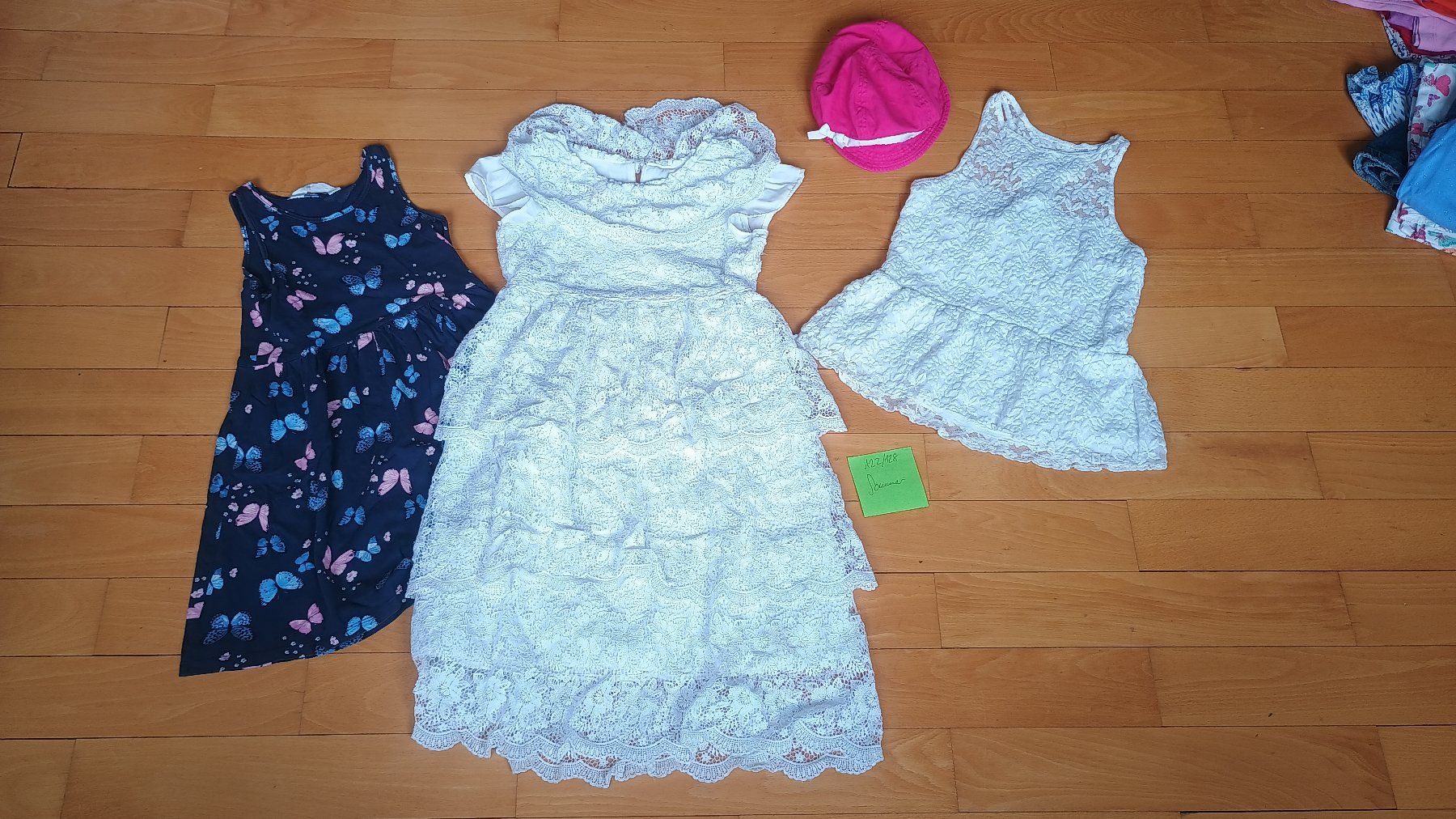 Lotti & Set di vestiti: Mädchen Kleiderpaket Gr. 122/128 – Usato da St. Gallen venduto da takalusu